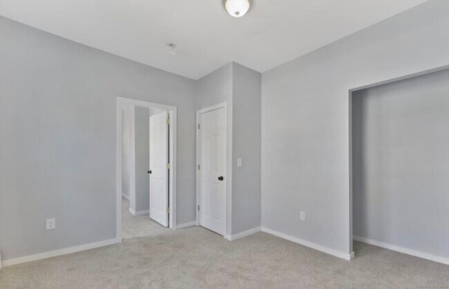 Building Photo - 213 Westland St