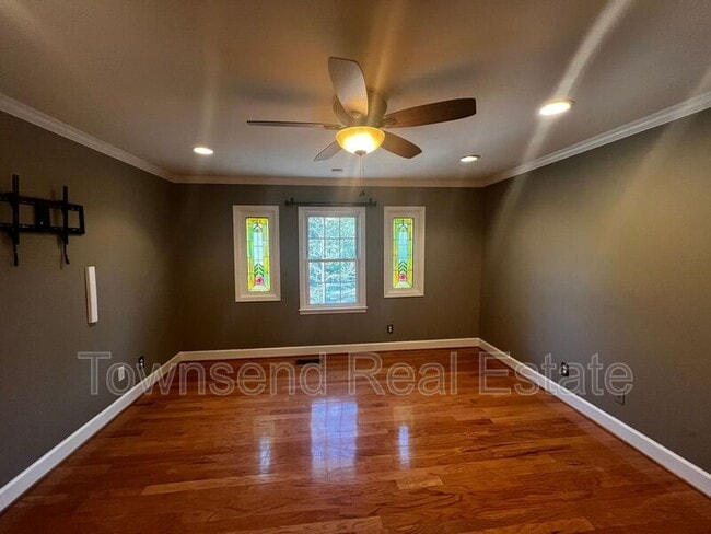 Building Photo - 204 Woodside Ave