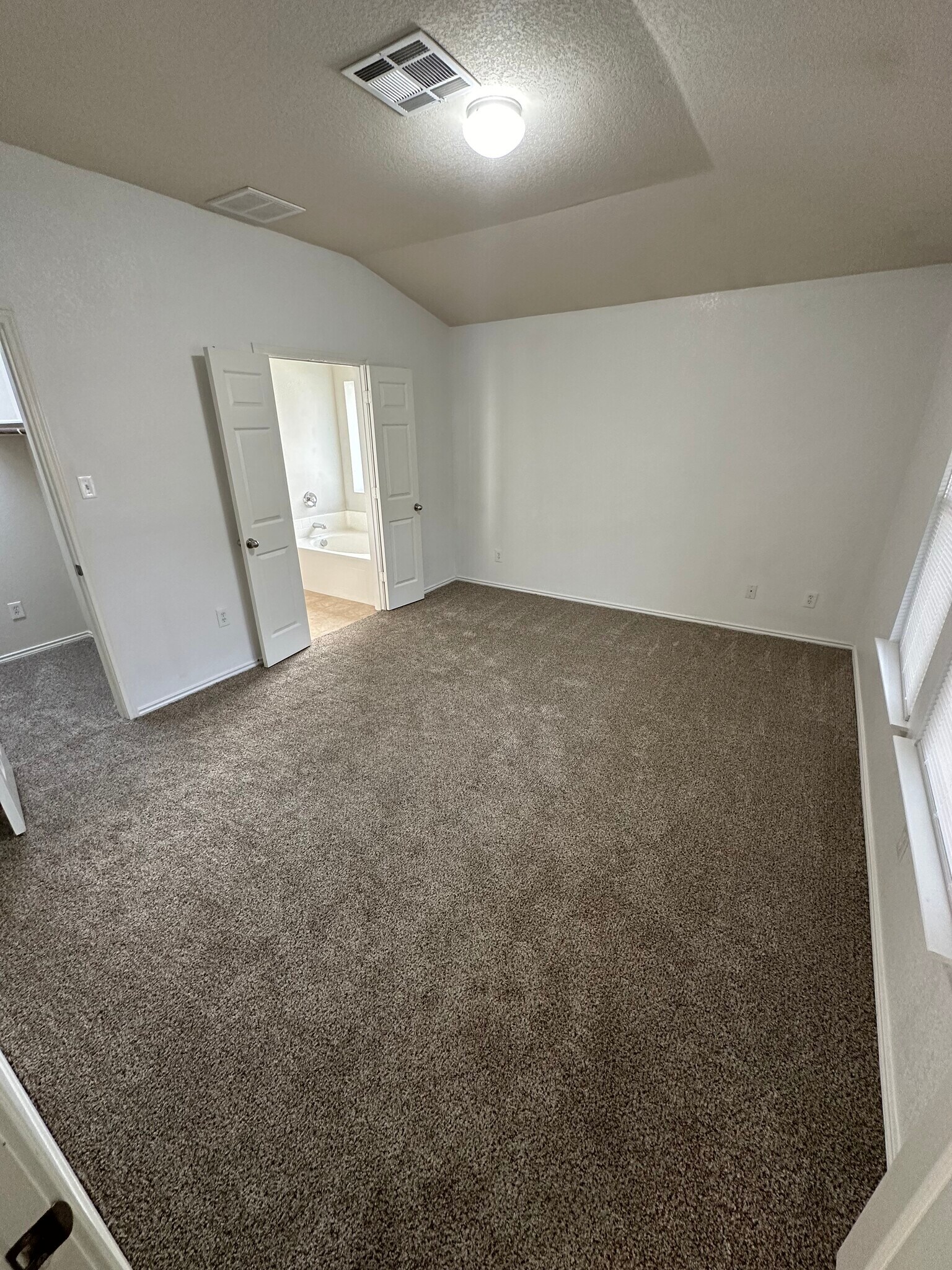 Building Photo - 213 Brahma Way