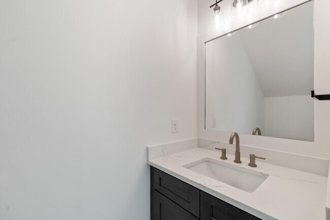Building Photo - 94 Woodshire Dr