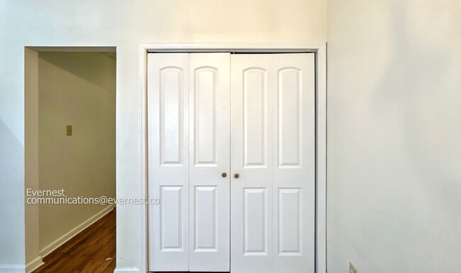 Building Photo - 9299 Grove Manor Dr