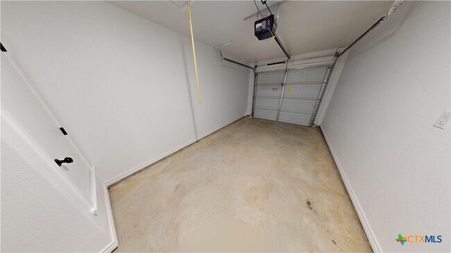 Building Photo - 905 Smoke Tree Ln