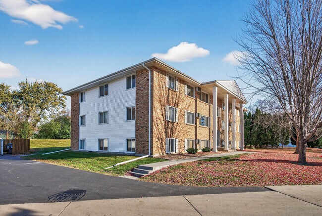 Building Photo - Rosco Apts-2720