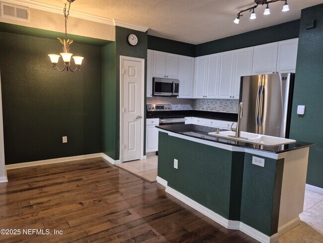 Building Photo - 8539 Gate Pkwy W