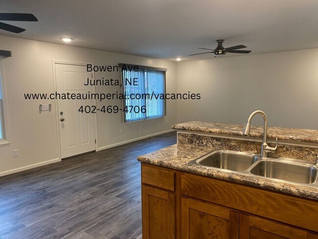 Building Photo - 600 N Bowen Ave