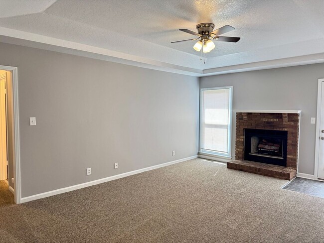 Building Photo - Charming 3-bedroom, 2-bathroom house with 1 Car Garage!