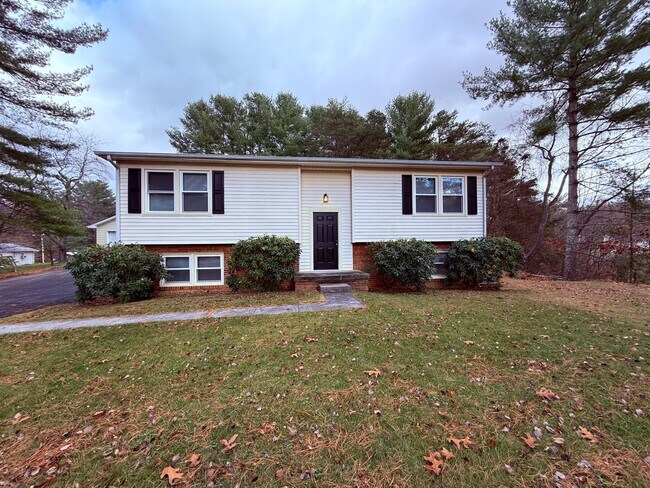 Building Photo - 120 Flagg Ct