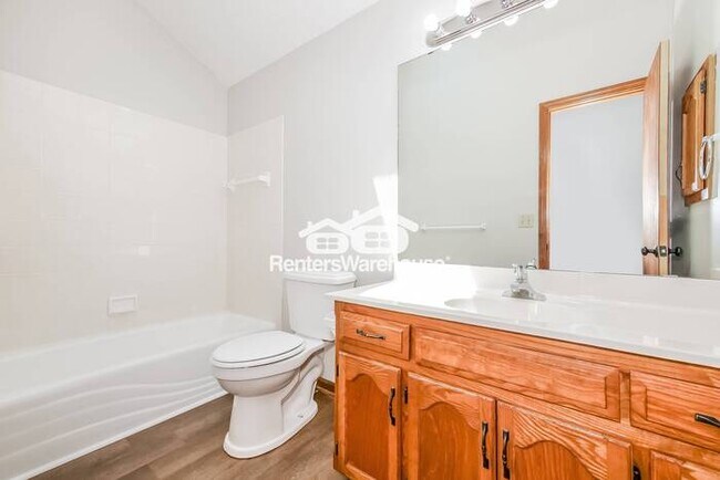 Building Photo - 3 Bed 2 Bath Northland Beauty!! Available ...