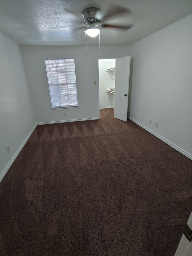 Building Photo - 9700 Leawood Blvd