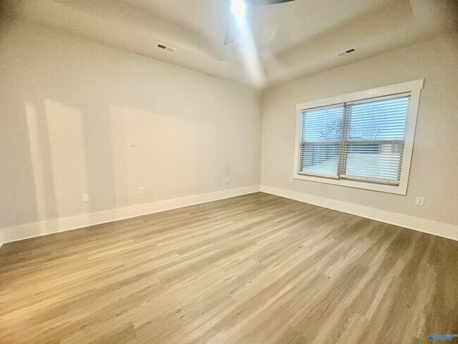 Building Photo - 91333 Monteagle Blvd SE