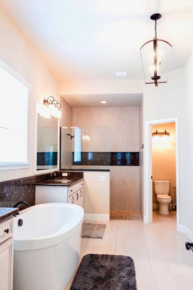 Building Photo - Vibrant 4/3 home in Longleaf!