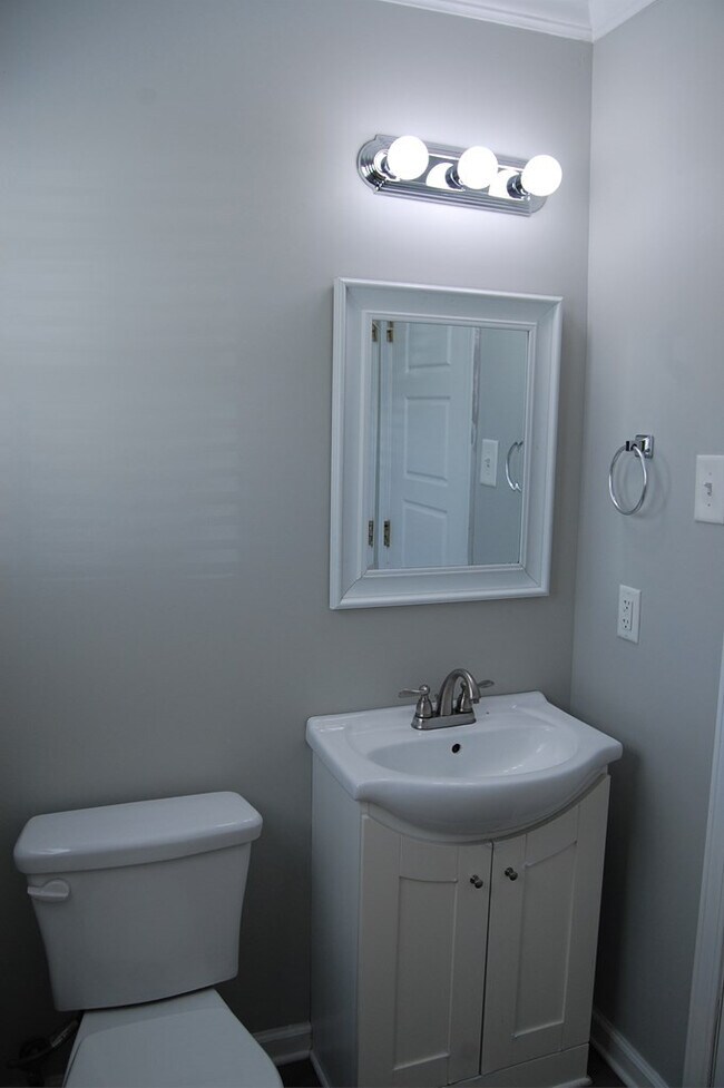 Building Photo - 111 Smallridge St