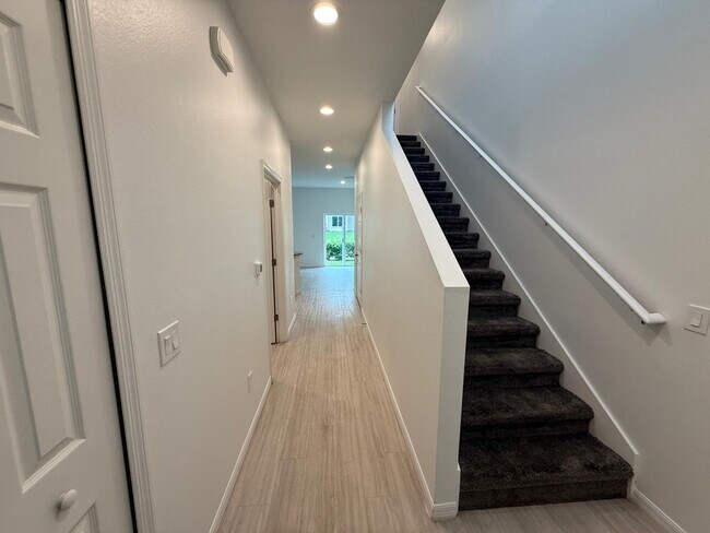 Building Photo - 2130 Penny Ln