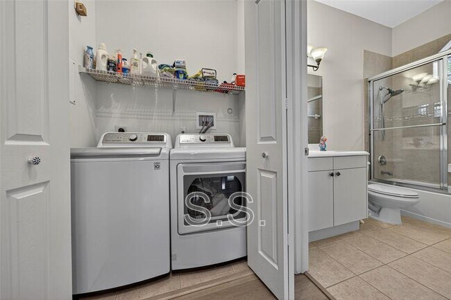 Building Photo - 15 NE 20th Ave