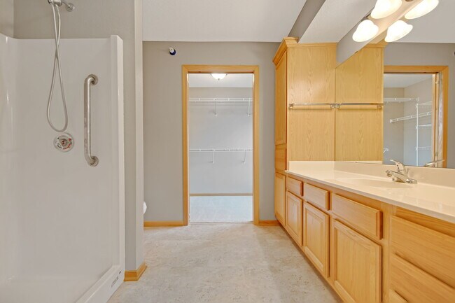 Building Photo - 15631 Linnet St NW