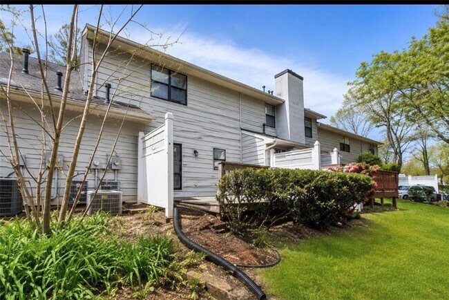 Building Photo - 2390 Newport Landing