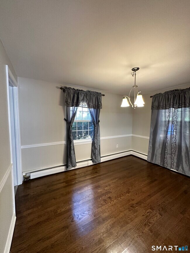 Building Photo - 26 S Glenwoods Rd