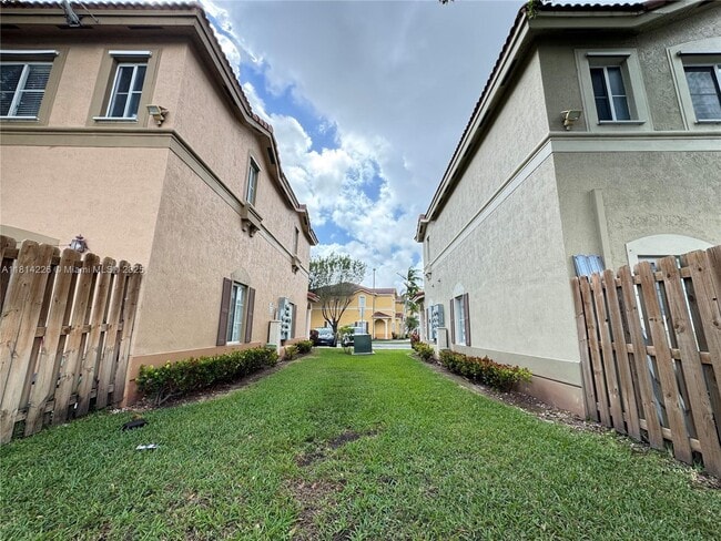 Building Photo - 10833 NW 83rd St