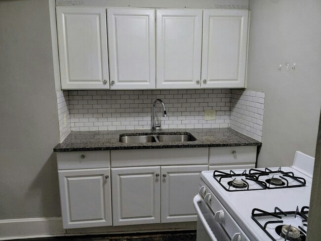 Building Photo - 316 N 10th St