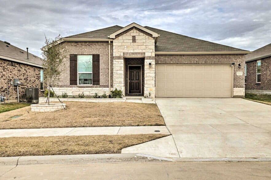 Building Photo - 1129 Bluespire Dr