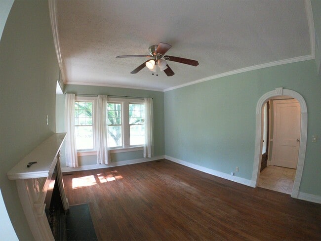 Building Photo - 824 Oakwood St