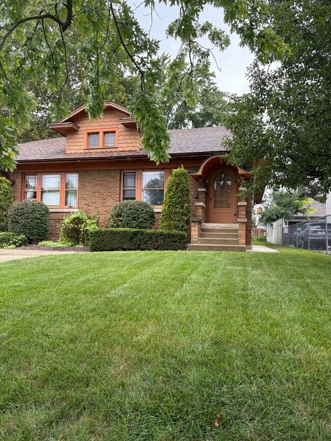 Primary Photo - 168 Harding St