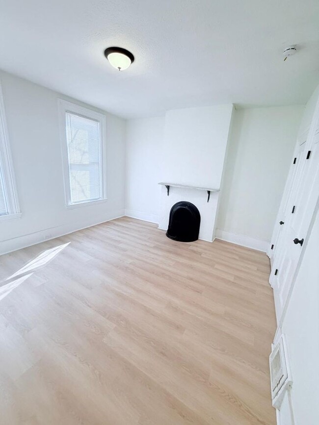 Building Photo - 2604 W 27th St