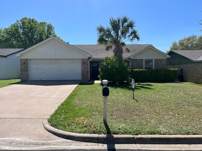 Building Photo - Single Family Home *LEASING SPECIAL AVAILA...
