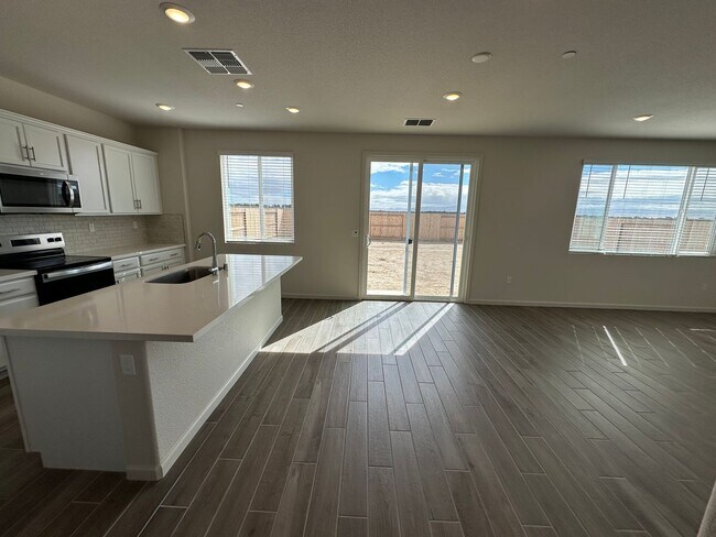 Building Photo - Gorgeous Brand New 3 Bedroom 2.5 Bath Home