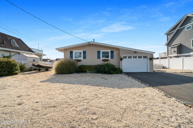 Building Photo - 825 Leeward Dr