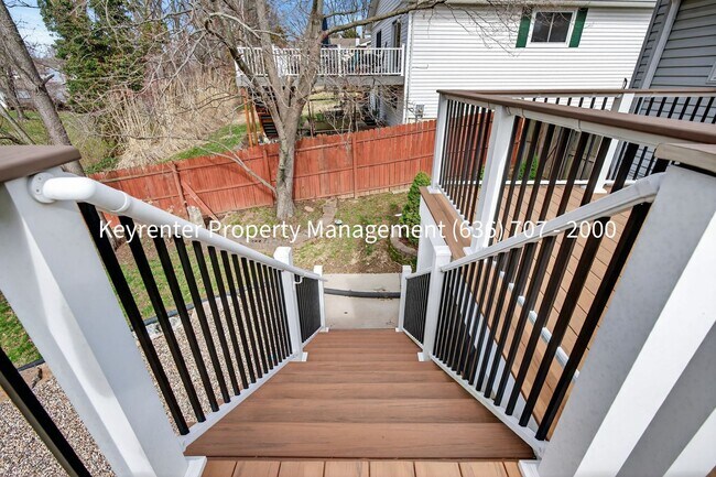 Building Photo - Spacious 3BR Home with Finished Basement in St. Charles