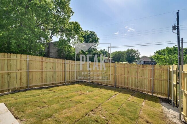 Building Photo - $1630! 3 Bed 2 1/2 Bath home in FORT WORTH!