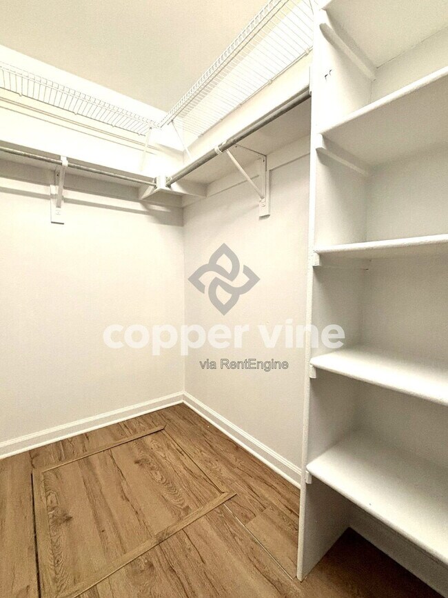 Building Photo - 14319 E Grand Dr