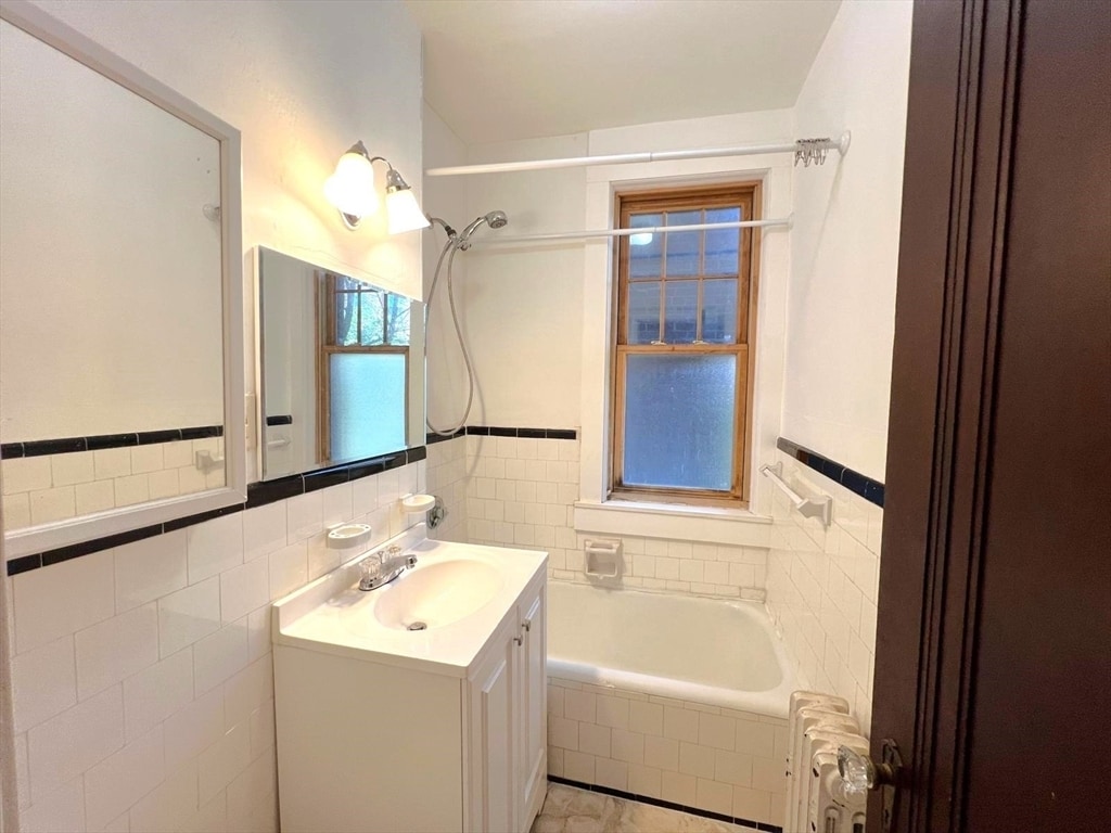 Building Photo - 48 Strathmore Rd