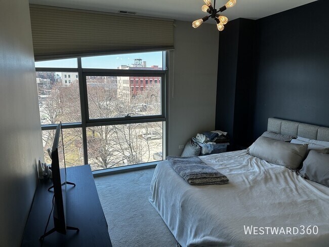 Building Photo - 225 S Sangamon-407