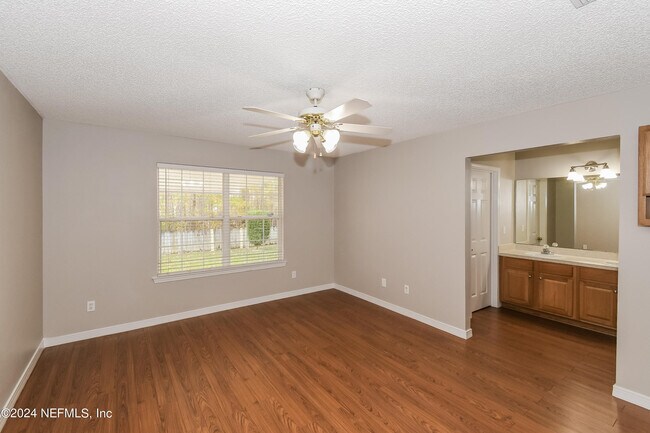 Building Photo - 10450 McGirts Creek Dr