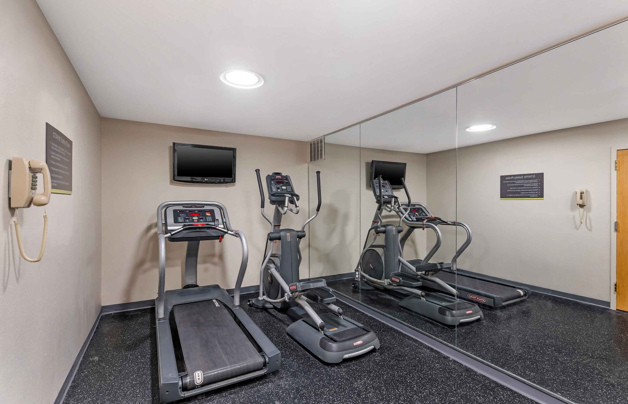 Building Photo - Furnished Studio-Orlando - Convention Ctr - Int'l Drive Area