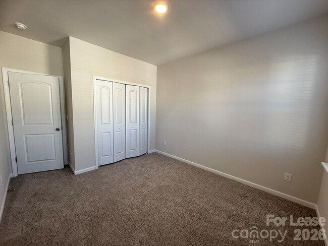 Building Photo - 1111 Bartholdi Dr