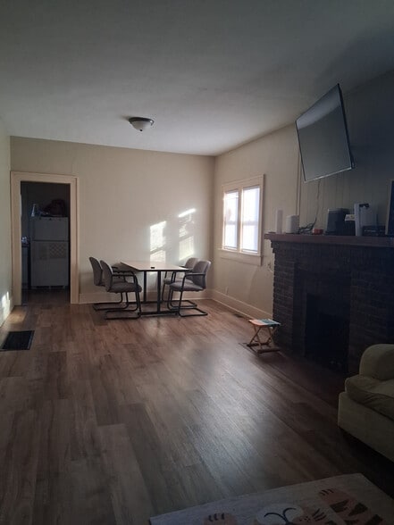 Building Photo - 148 S Edwards Ave