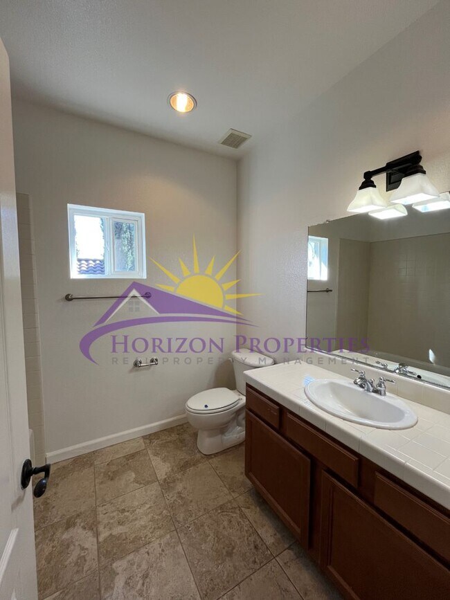 Building Photo - Bright 3 Bed 2.5 Bath 1,840 Sq. Ft. Fair Oaks Home