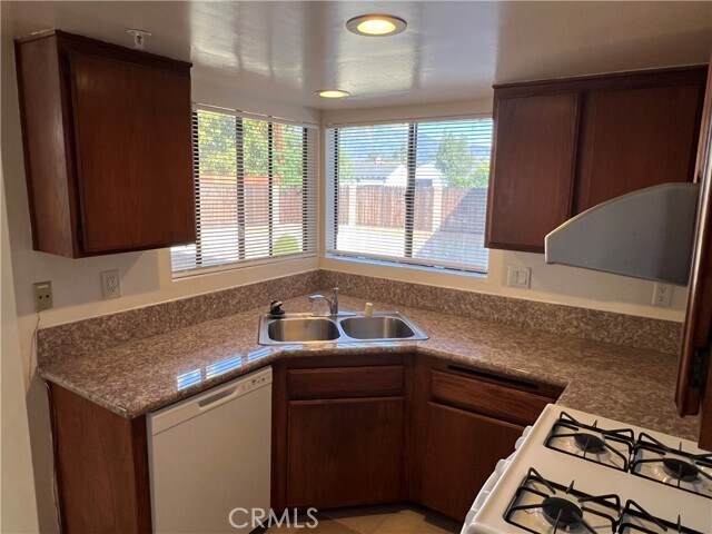 Building Photo - 711 W Duarte Rd