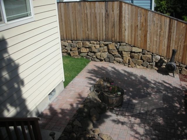 Building Photo - 4 Bedroom Home in NE Bend!