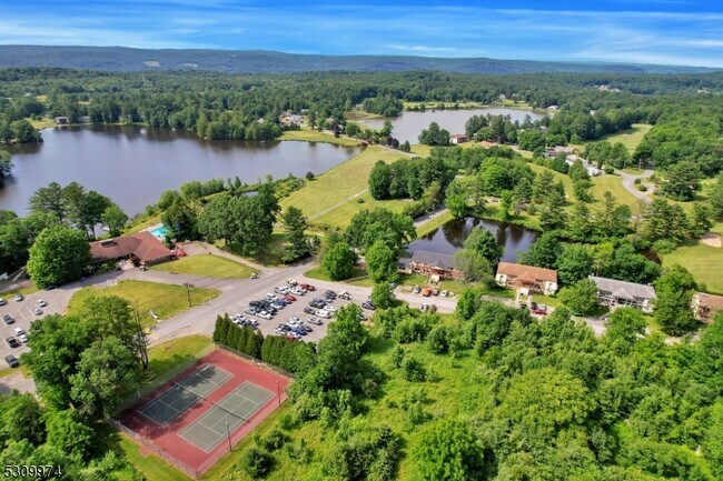 Building Photo - 358 Lake Shore S