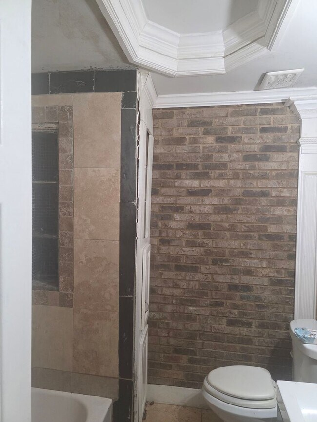 Building Photo - Charming 4BR House in Atlanta