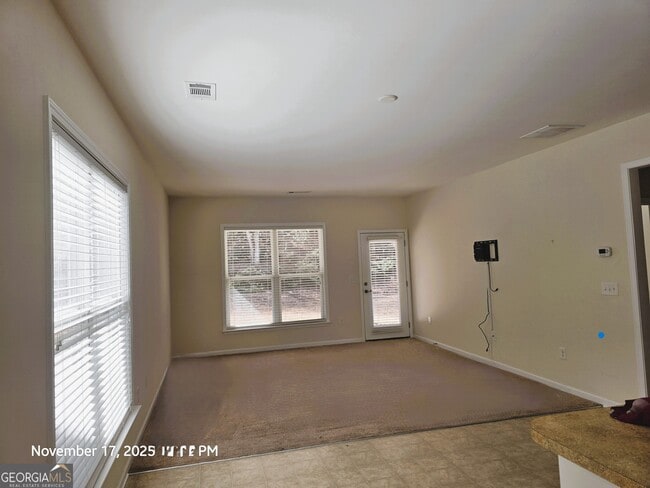 Building Photo - 381 Sandy Springs Dr