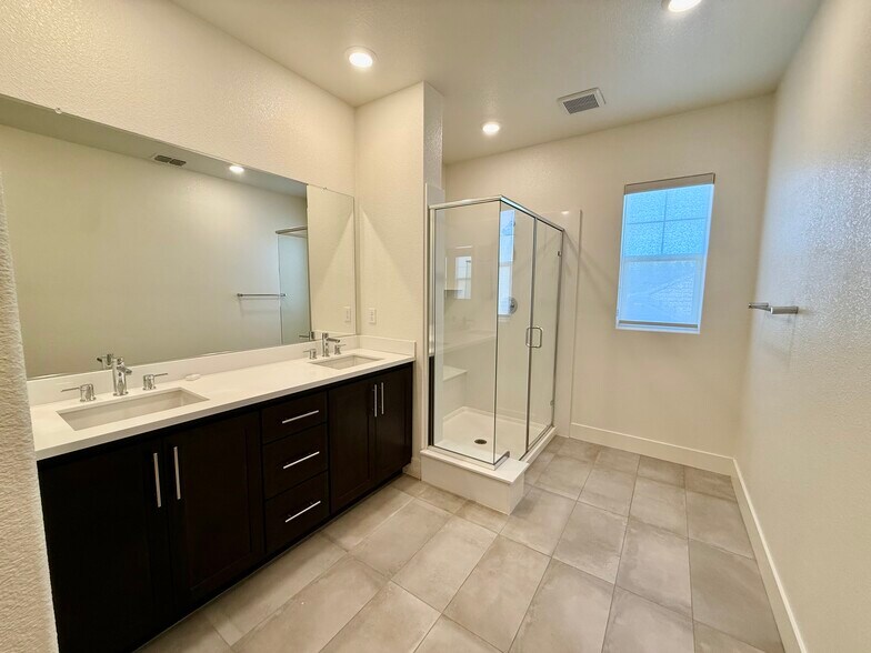 Shower in Master Bedroom - 204 Plum Tree St