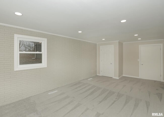 Building Photo - 2800 78th Ave