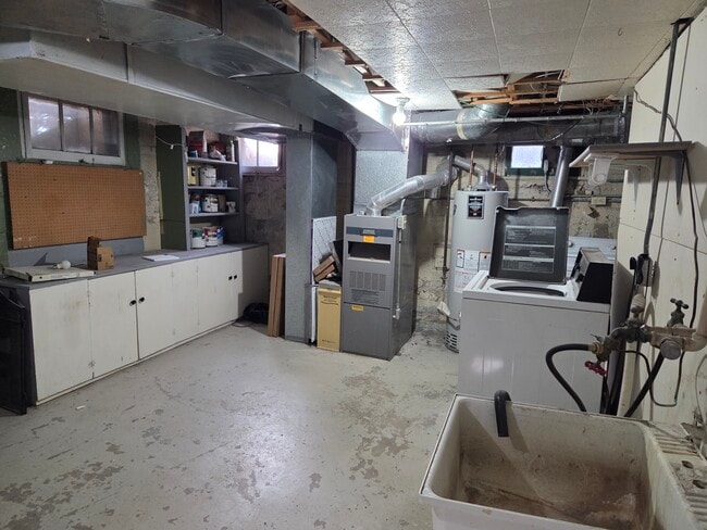 Building Photo - 2528 Beverly St E