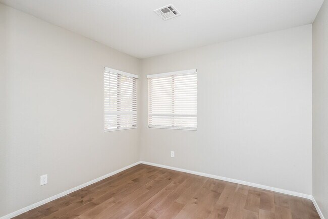 Building Photo - 425 Raindance Dr