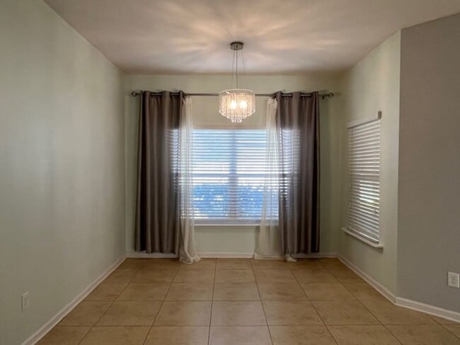 Building Photo - Well Appointed 4/3  Dreamfinders Home